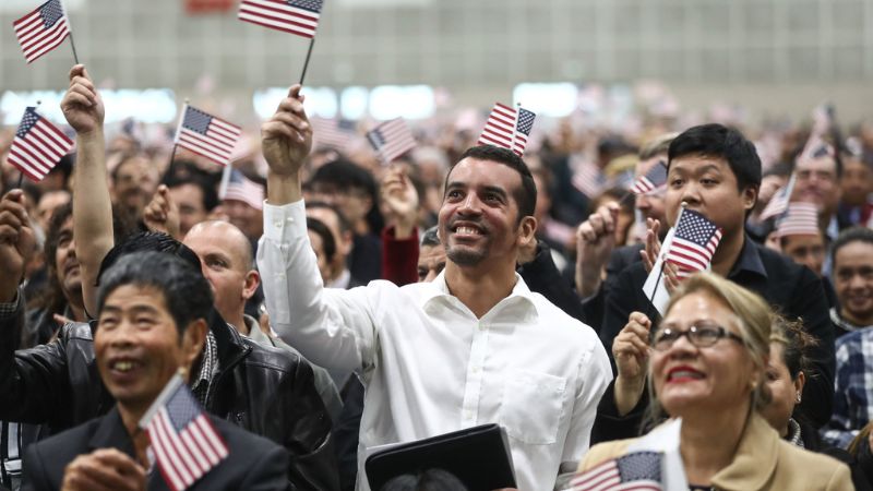 Can Americans get a visa at the Vietnamese airport upon arrival